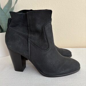 Vince Camuto Off Black Suede Slip On Heeled Ankle Boots Women’s 7.5